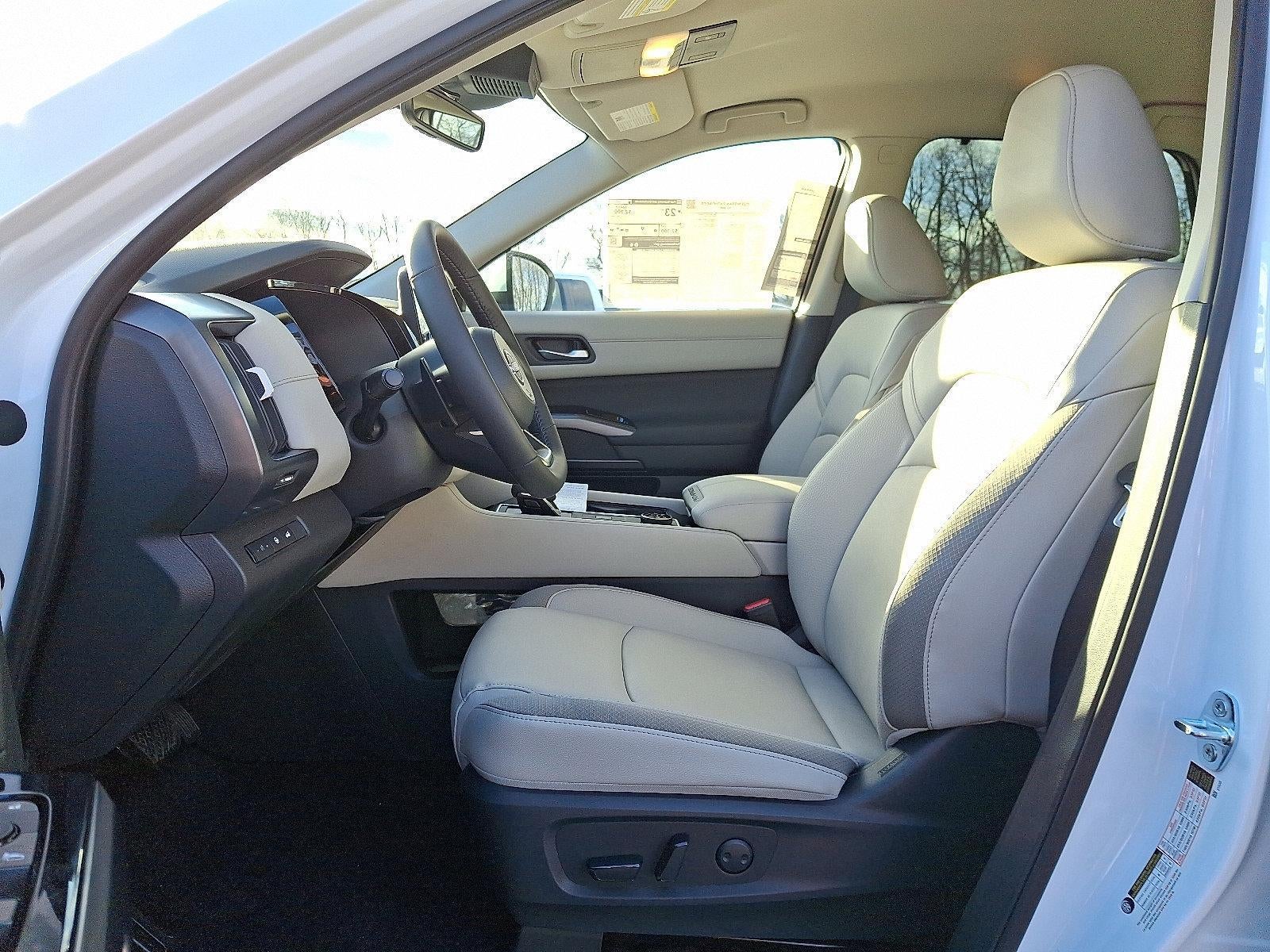 2025 Nissan Pathfinder SL