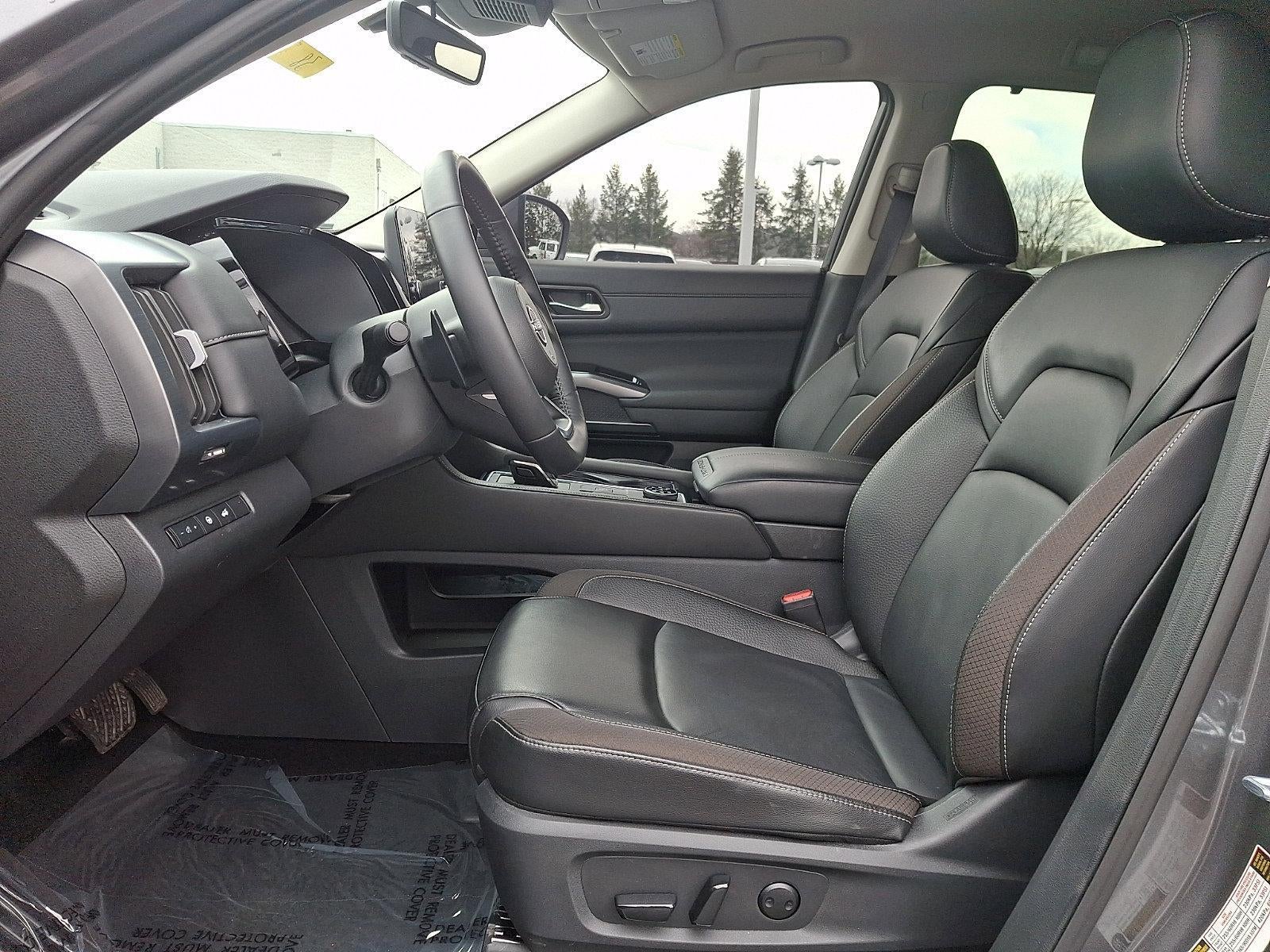 2025 Nissan Pathfinder SL