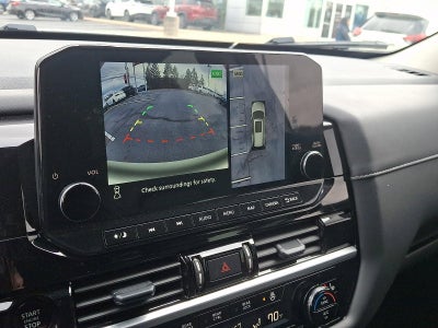 2025 Nissan Pathfinder SL