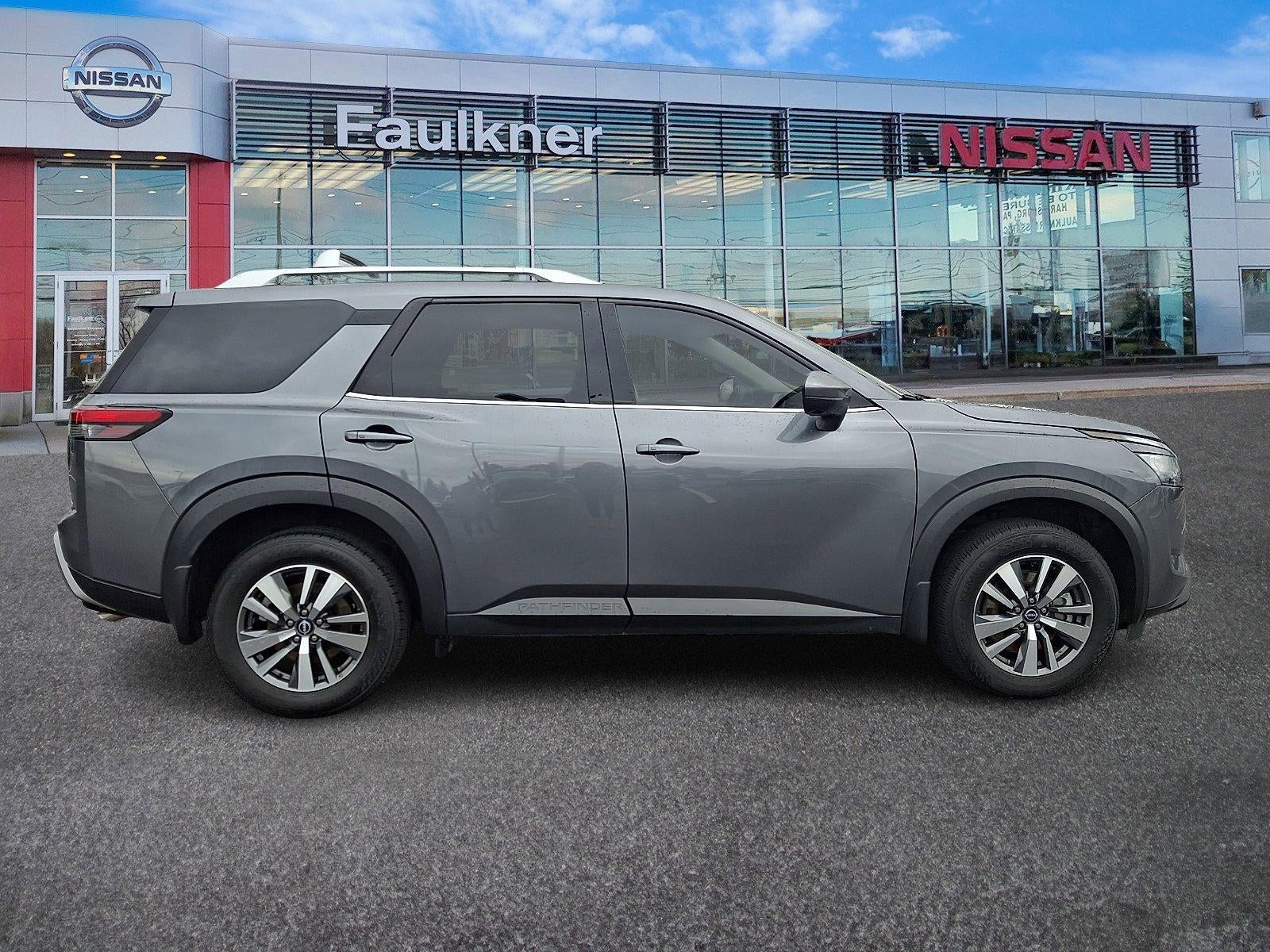 2025 Nissan Pathfinder SL