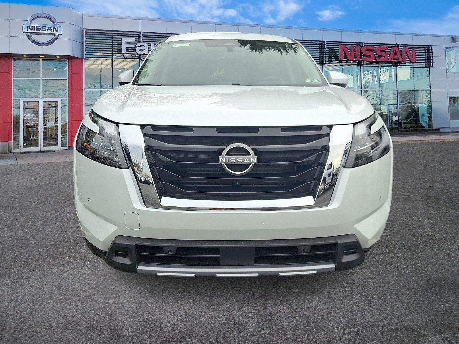 2025 Nissan Pathfinder SL