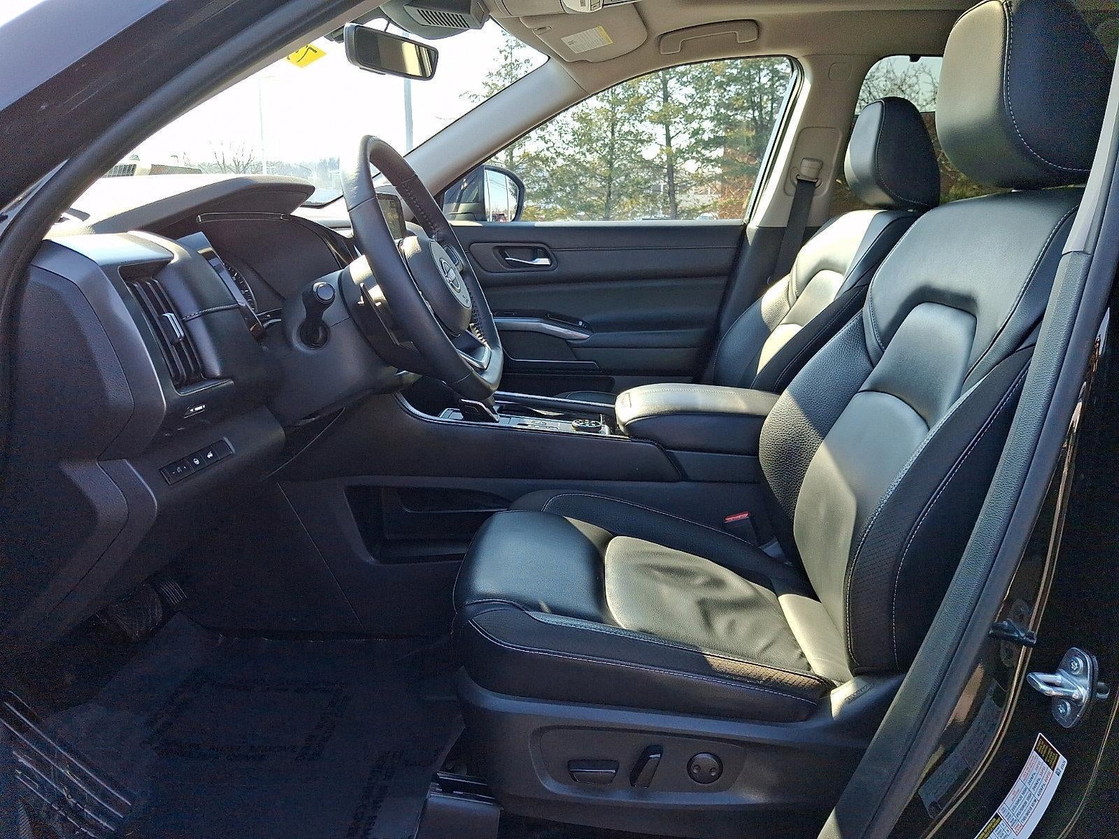 2023 Nissan Pathfinder SL