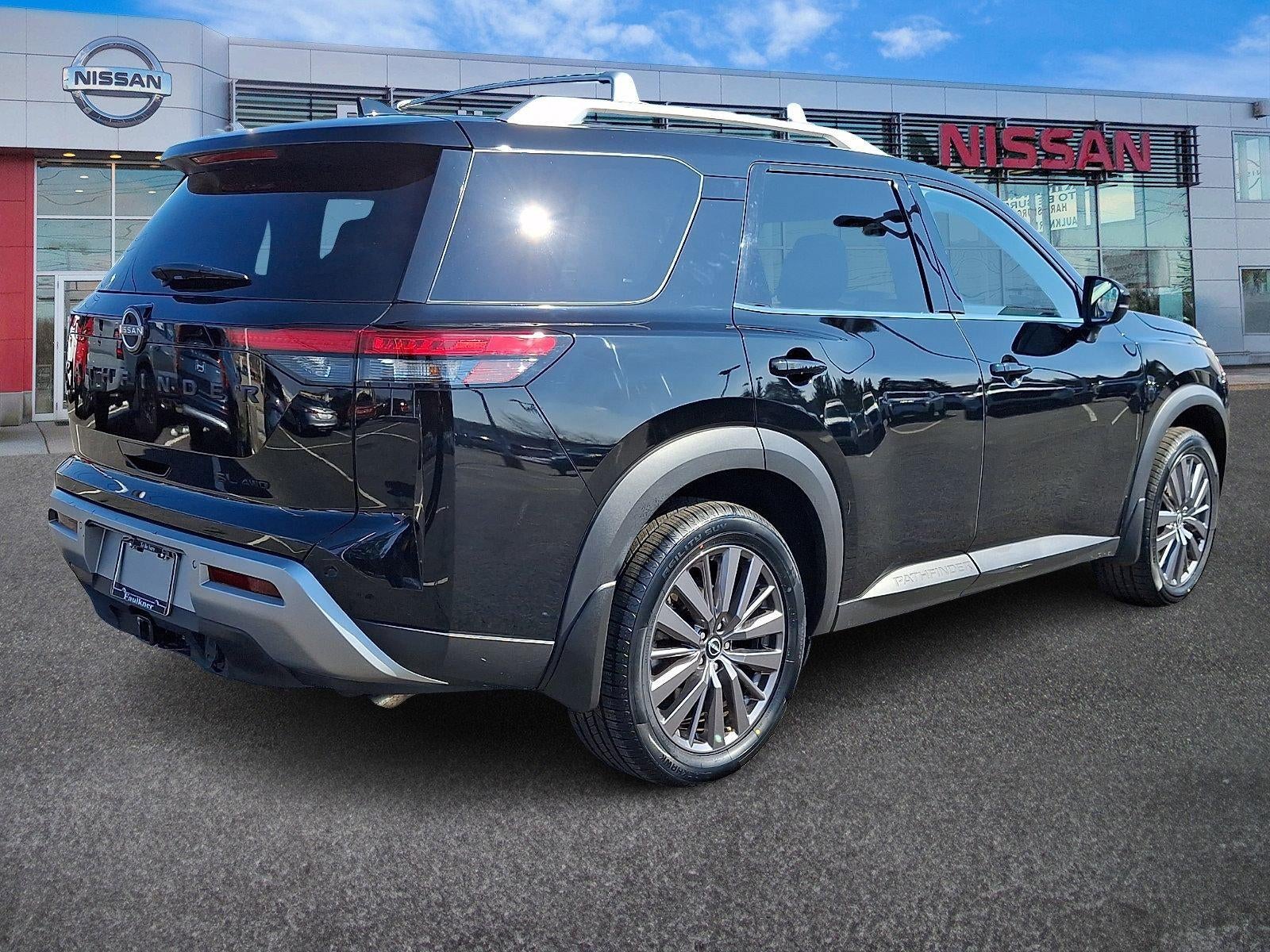 2023 Nissan Pathfinder SL