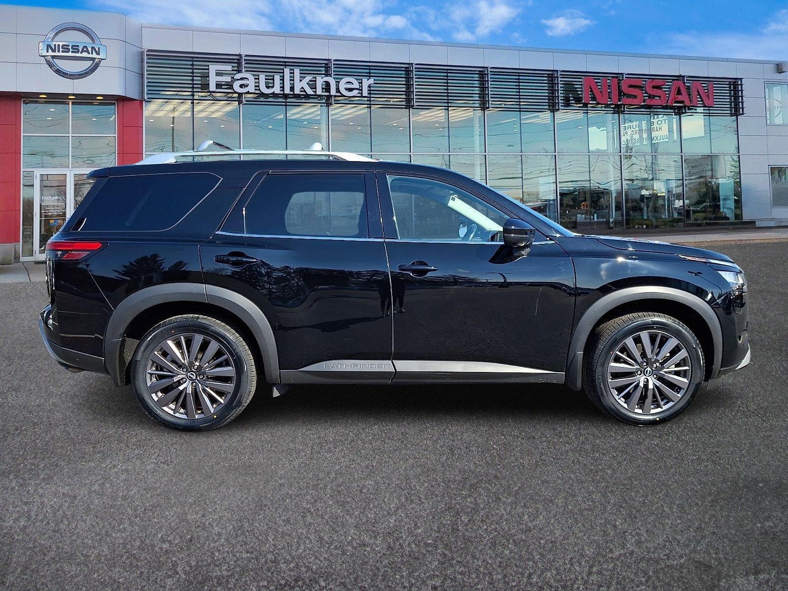 2023 Nissan Pathfinder SL