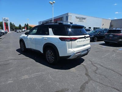 2024 Nissan Pathfinder SL 4WD