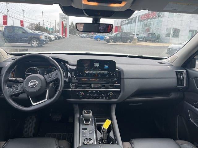 2023 Nissan Pathfinder SL 4WD