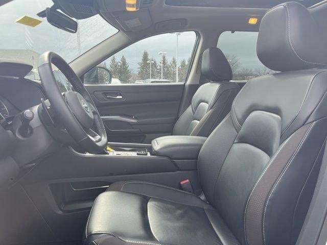 2023 Nissan Pathfinder SL 4WD