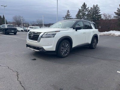 2023 Nissan Pathfinder SL 4WD