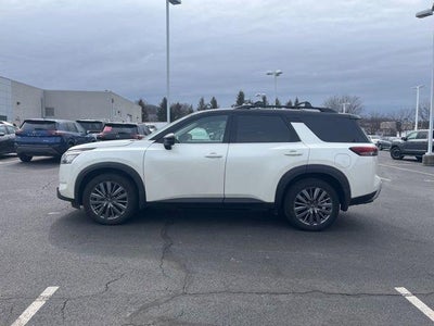 2023 Nissan Pathfinder SL 4WD