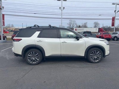 2023 Nissan Pathfinder SL 4WD