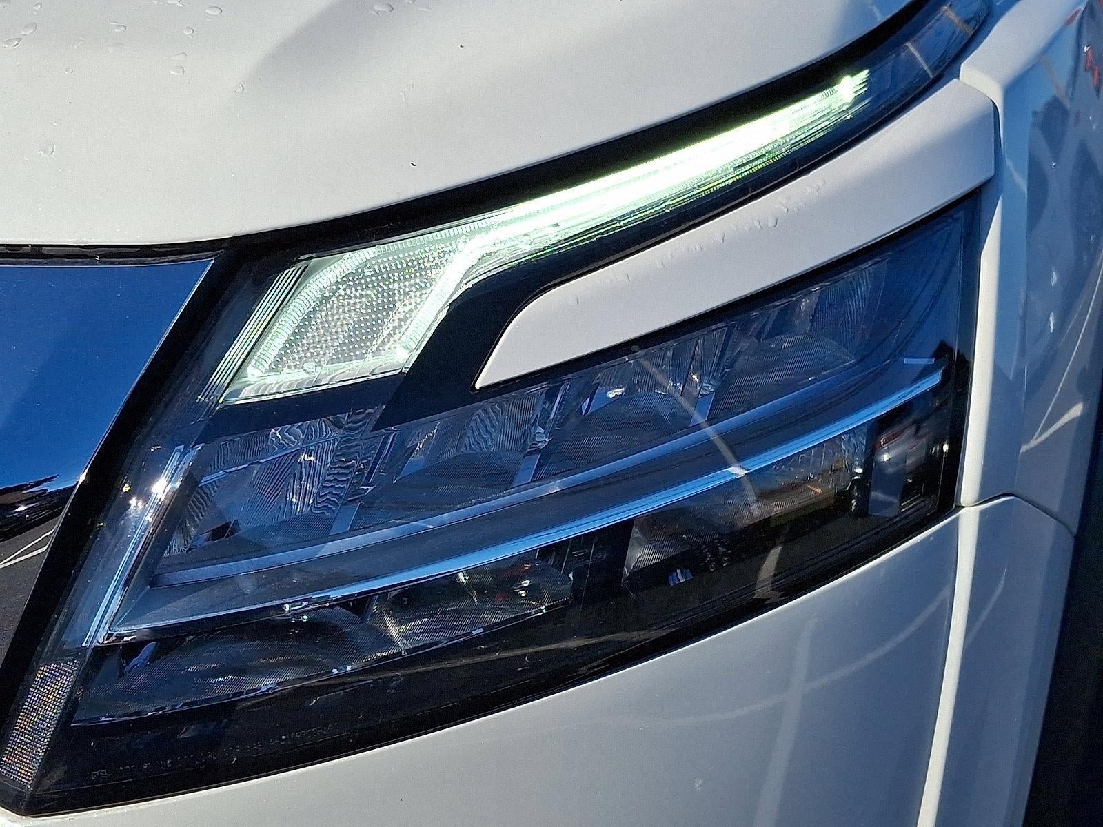 2023 Nissan Pathfinder SL 4WD