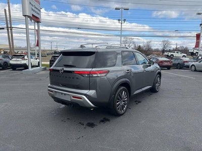 2023 Nissan Pathfinder SL
