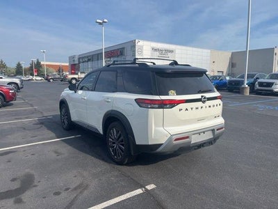 2023 Nissan Pathfinder SL 4WD