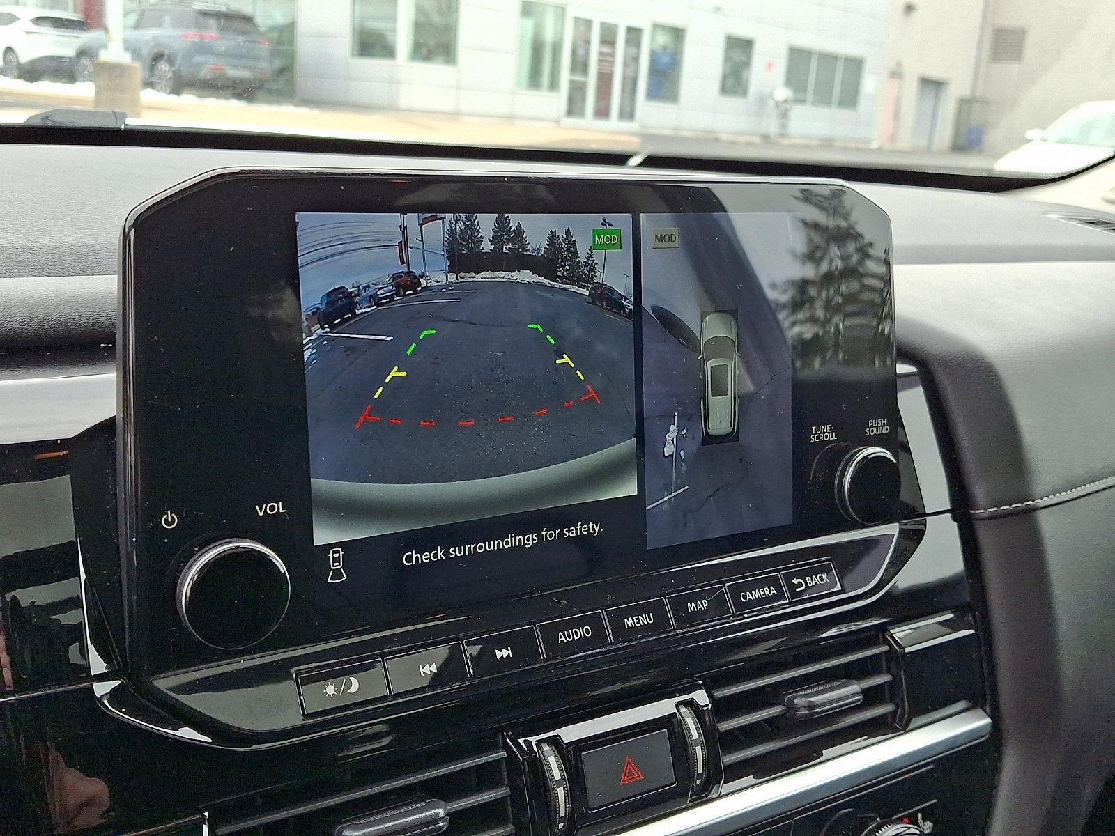 2023 Nissan Pathfinder SL