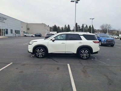 2023 Nissan Pathfinder Platinum