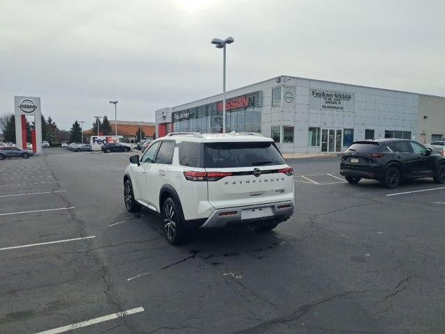 2023 Nissan Pathfinder Platinum
