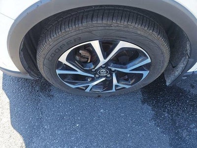 2019 Toyota C-HR XLE FWD (Natl)