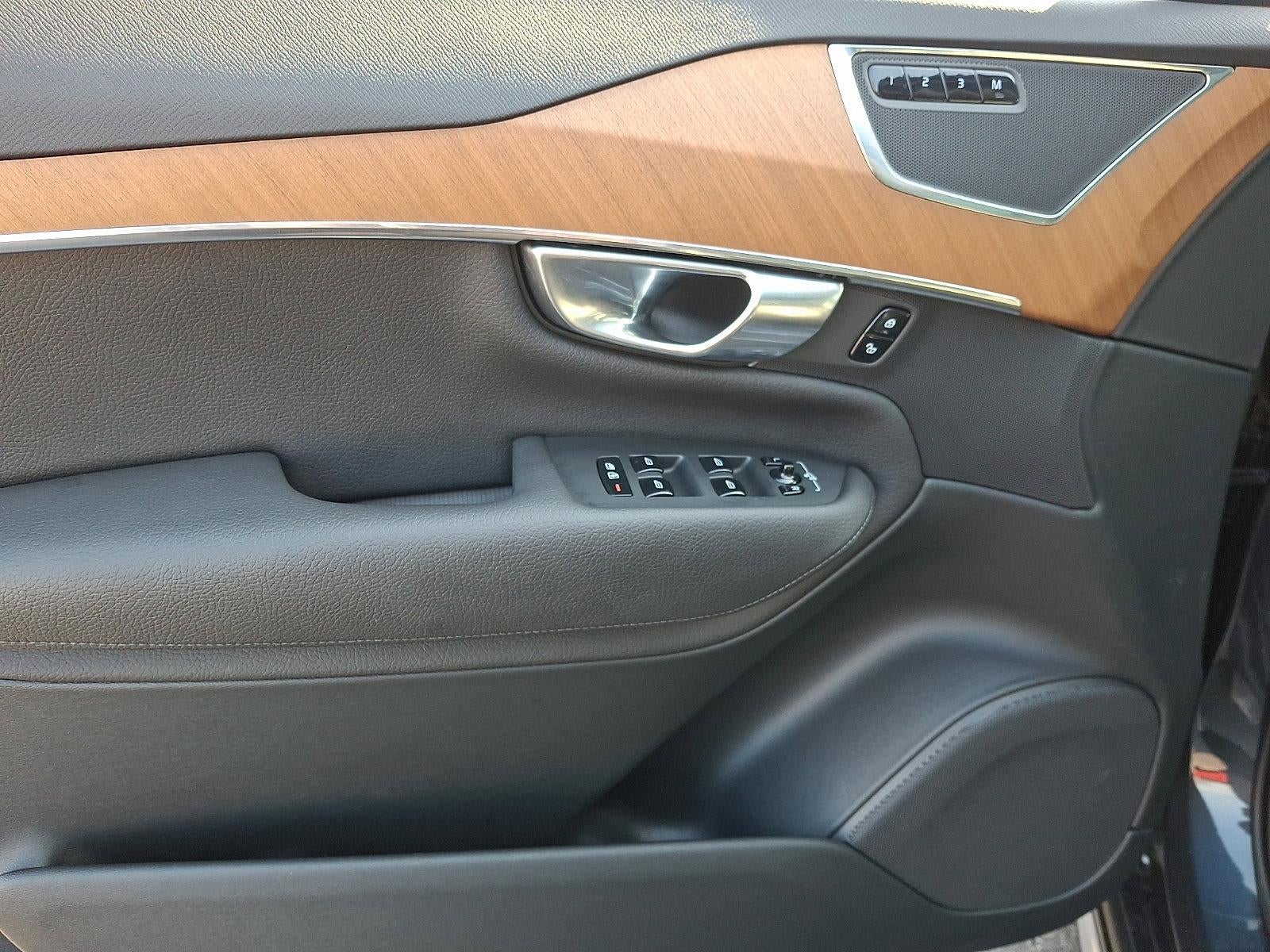 2022 Volvo XC90 T6 AWD Momentum 7P