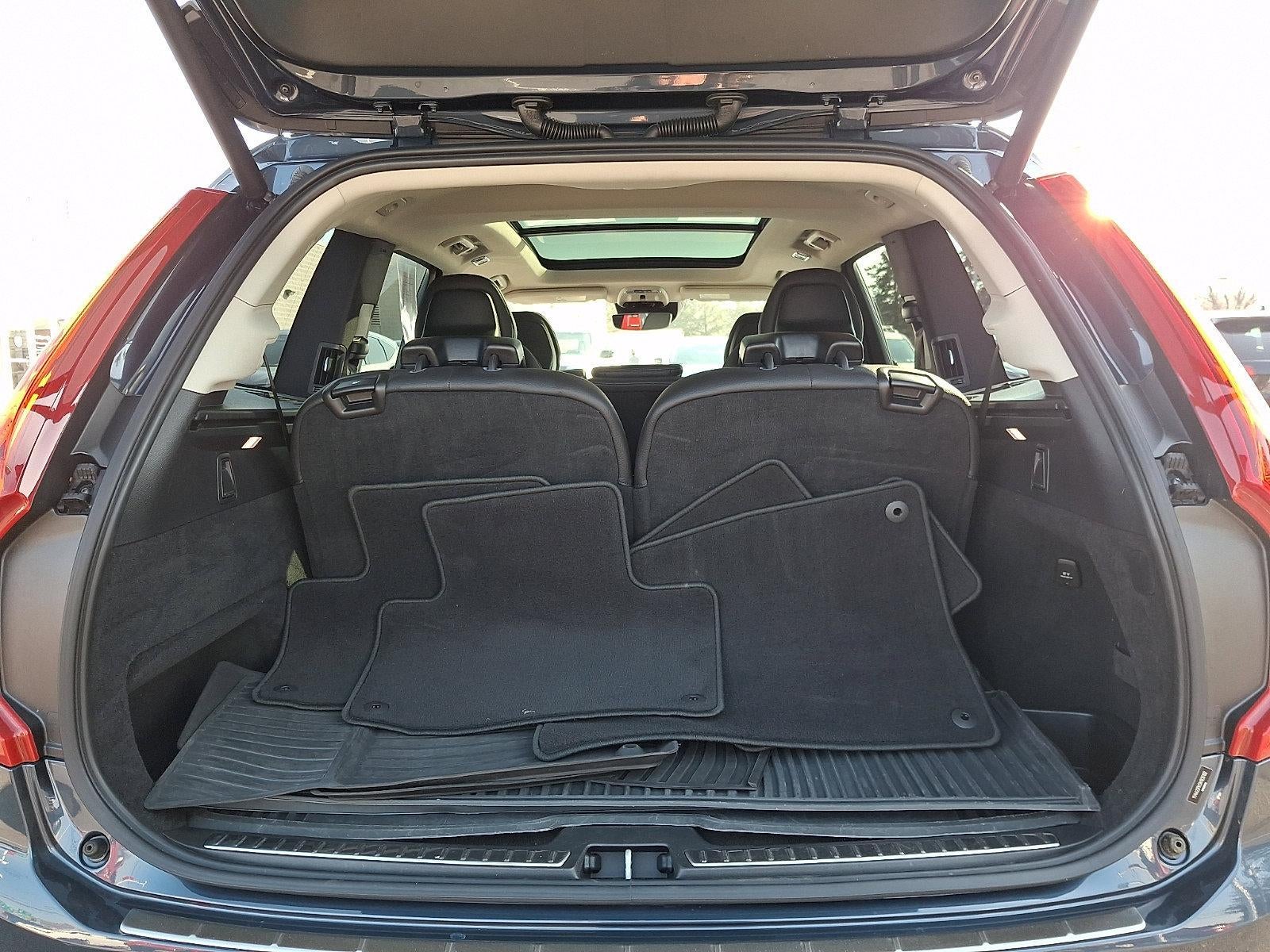 2022 Volvo XC90 T6 AWD Momentum 7P